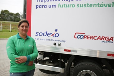 Vanilza de Lima Machado, motorista que conduzirá o VUC elétrico da Sodexo On-site